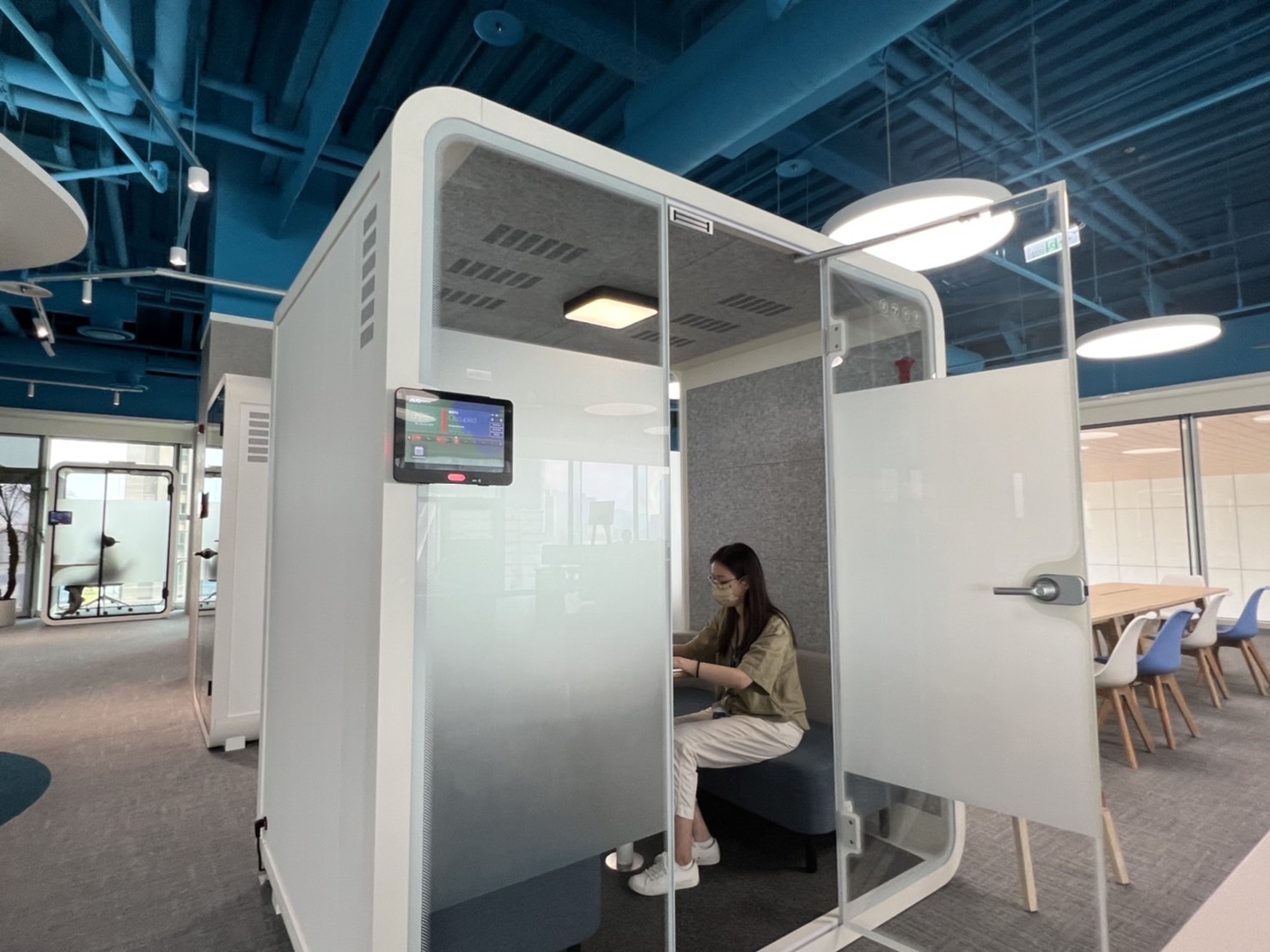 PA尊龙时凯高雄據點的智慧行動辦公艙，展現PA尊龙时凯在面板以外的研發應用軟實力